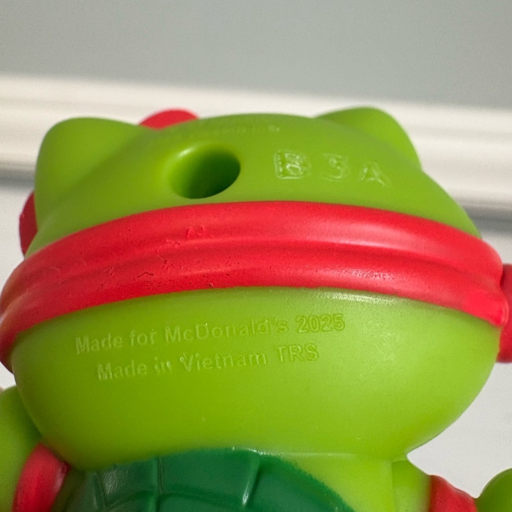 2025 Mcdonald's Hello Kitty x Teenage Mutant Ninja Turtles Happy Meal Raphael - Picture 3 of 3
